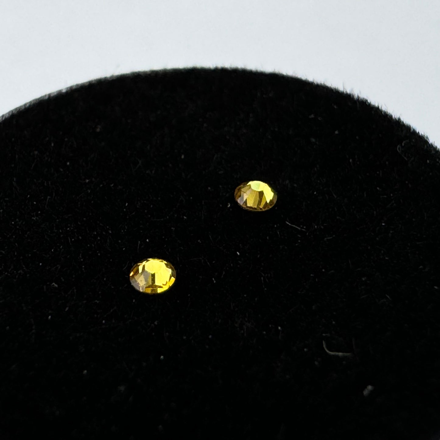 Tooth Gem - Swarovski Citrine 1,7mm / 1,8 mm